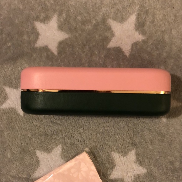 NIP- Kate Spade sunglasses case w/ cleaning cloth - Picture 5 of 5